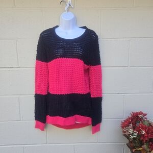 Black & Magenta rue 21 Sweater with uneven hem- size Medium